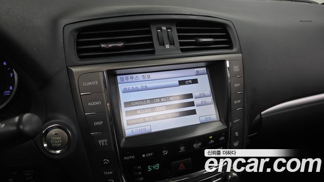 Lexus IS 2011 — photo 16