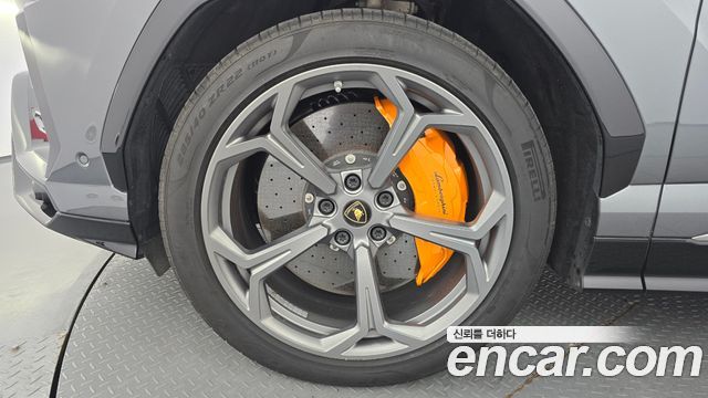 Lamborghini Urus 2020 — photo 5