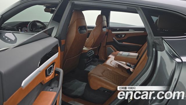 Lamborghini Urus 2020 — photo 18