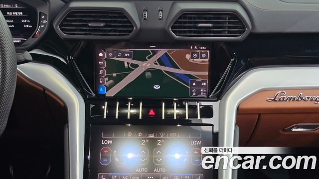 Lamborghini Urus 2020 — photo 19