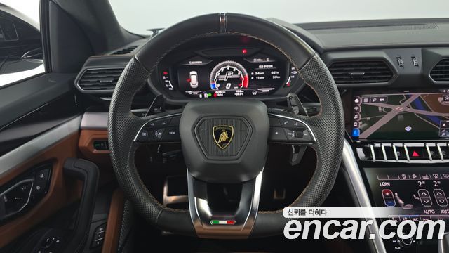 Lamborghini Urus 2020 — photo 20