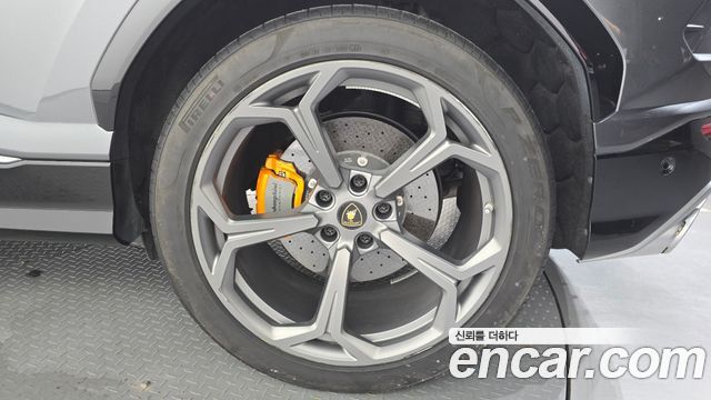 Lamborghini Urus 2020 — photo 7