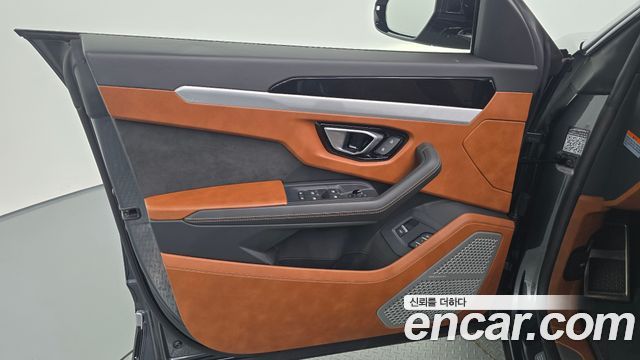 Lamborghini Urus 2020 — photo 14
