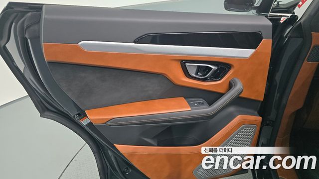 Lamborghini Urus 2020 — photo 15