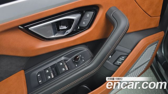 Lamborghini Urus 2020 — photo 28