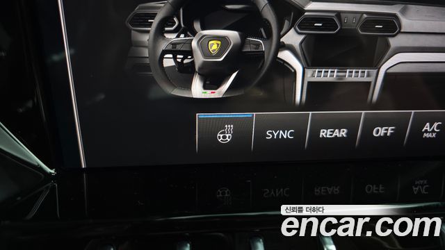 Lamborghini Urus 2020 — photo 31