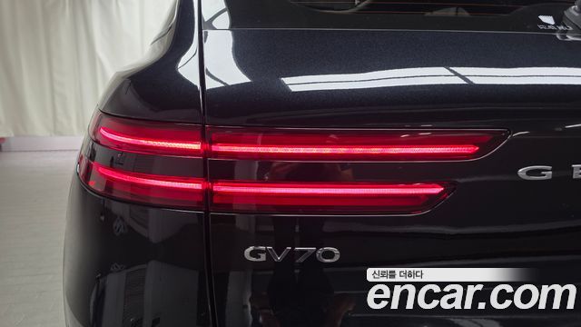 Genesis GV70 2024 — photo 9