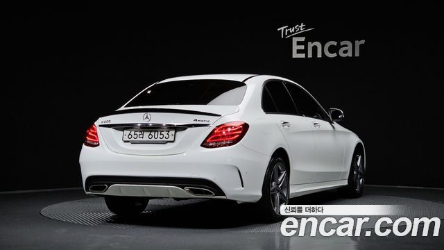 Mercedes-Benz C-Class 2018 — photo 2