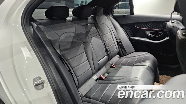 Mercedes-Benz C-Class 2018 — photo 17