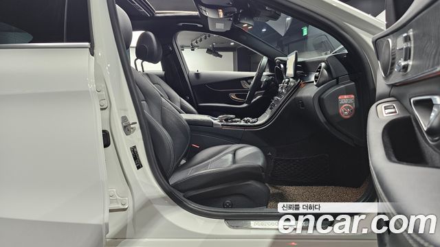 Mercedes-Benz C-Class 2018 — photo 18
