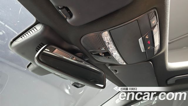 Mercedes-Benz C-Class 2018 — photo 21