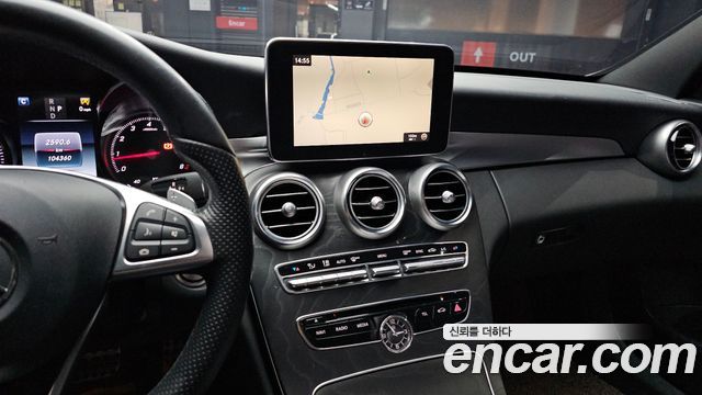 Mercedes-Benz C-Class 2018 — photo 22
