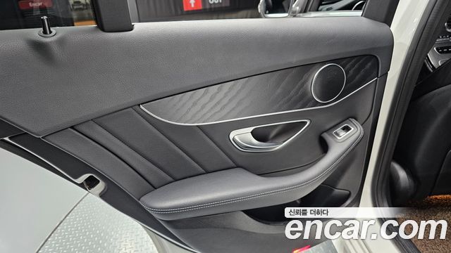 Mercedes-Benz C-Class 2018 — photo 15