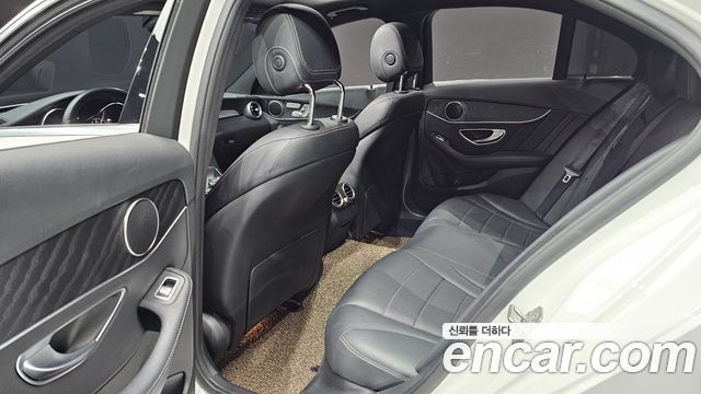 Mercedes-Benz C-Class 2018 — photo 16