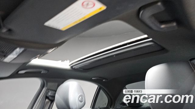Mercedes-Benz C-Class 2018 — photo 28