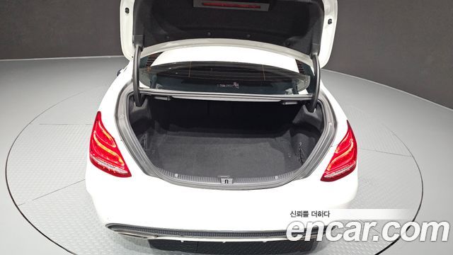 Mercedes-Benz C-Class 2018 — photo 30