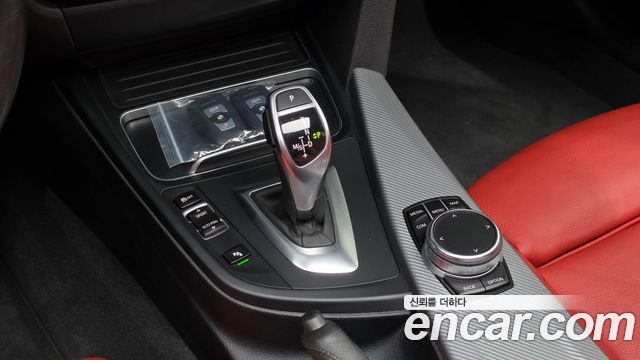 BMW 3-Series 2018 — photo 12