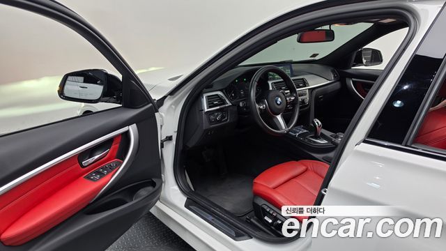BMW 3-Series 2018 — photo 13