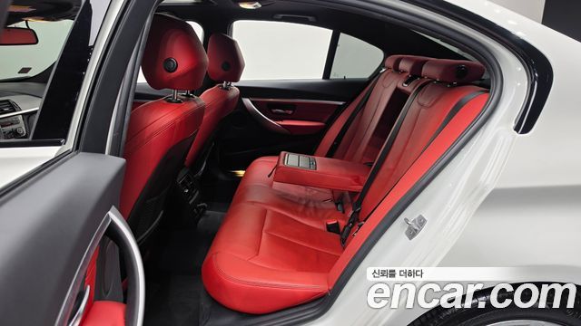 BMW 3-Series 2018 — photo 17
