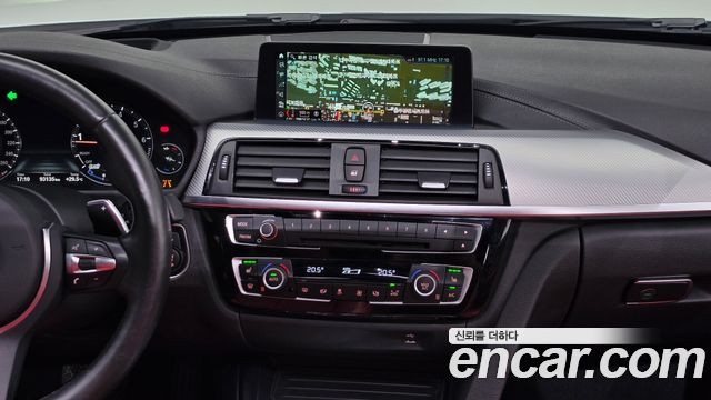 BMW 3-Series 2018 — photo 20