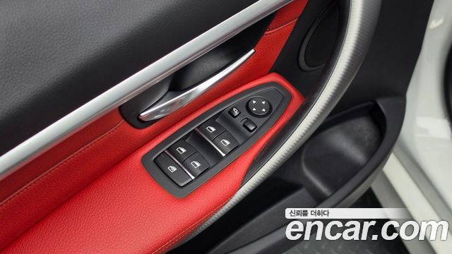BMW 3-Series 2018 — photo 25