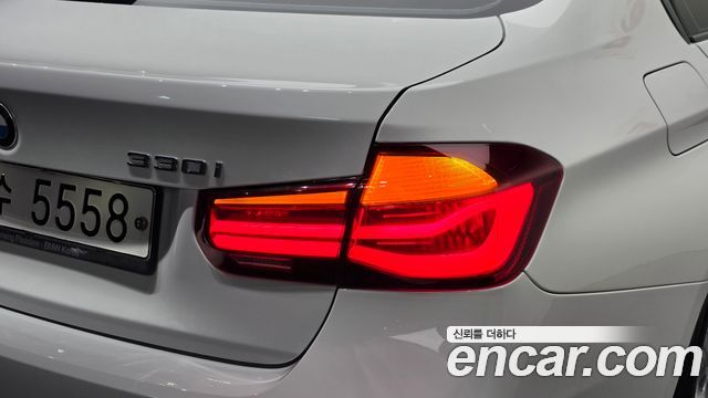 BMW 3-Series 2018 — photo 9