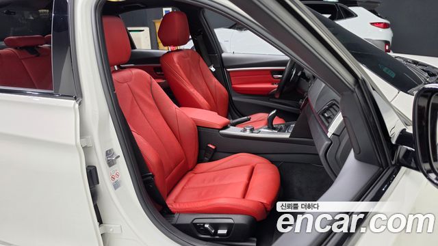 BMW 3-Series 2018 — photo 16