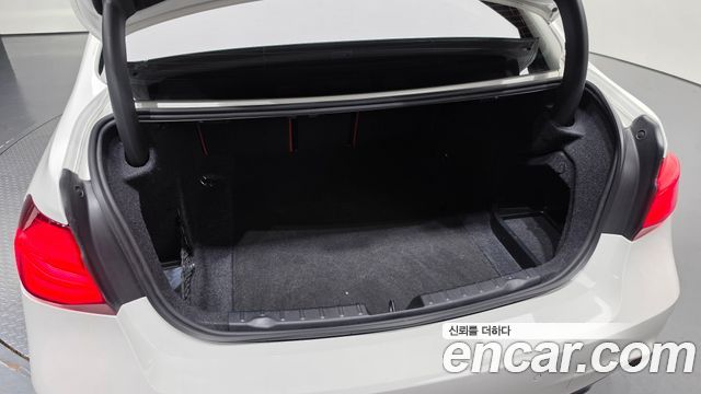 BMW 3-Series 2018 — photo 31