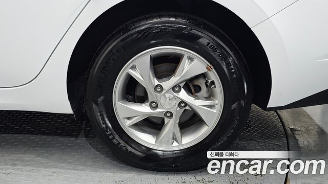 Hyundai AVANTE 2023 — photo 7