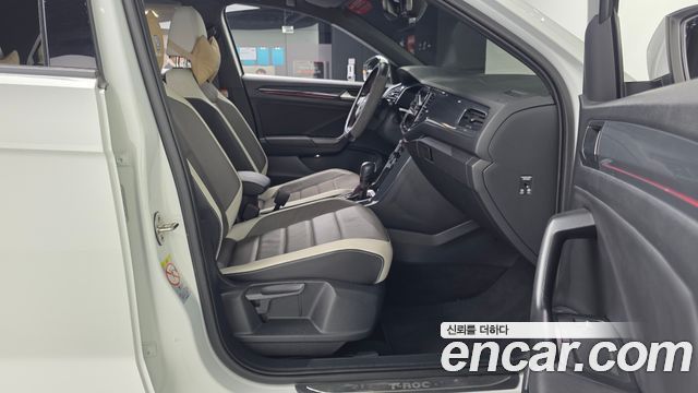 Volkswagen T-Roc 2021 — photo 17