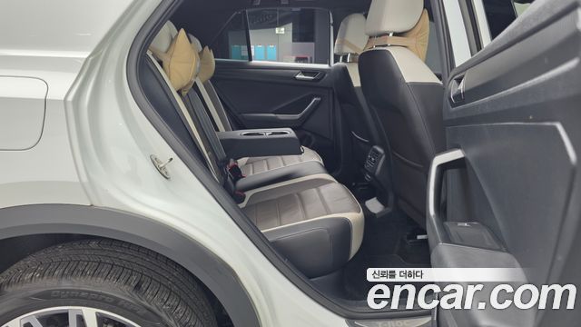 Volkswagen T-Roc 2021 — photo 18