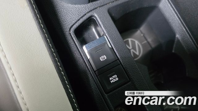 Volkswagen T-Roc 2021 — photo 24