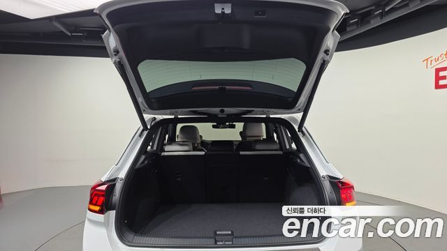 Volkswagen T-Roc 2021 — photo 26