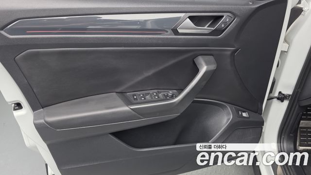 Volkswagen T-Roc 2021 — photo 14