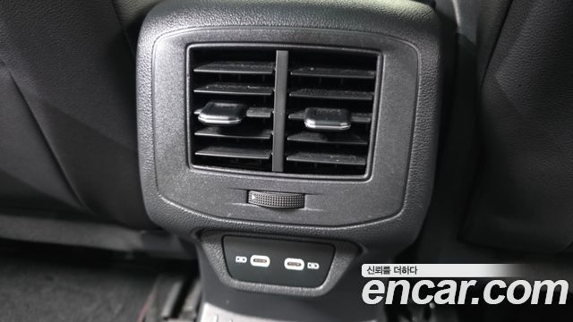 Volkswagen T-Roc 2021 — photo 33