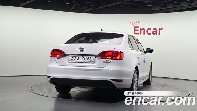 Volkswagen Jetta 2011 — photo 4