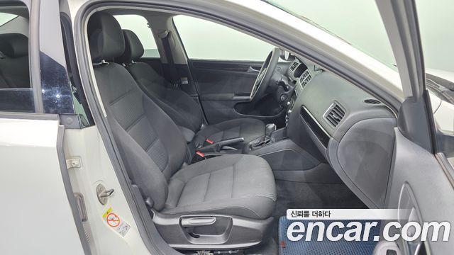 Volkswagen Jetta 2011 — photo 11