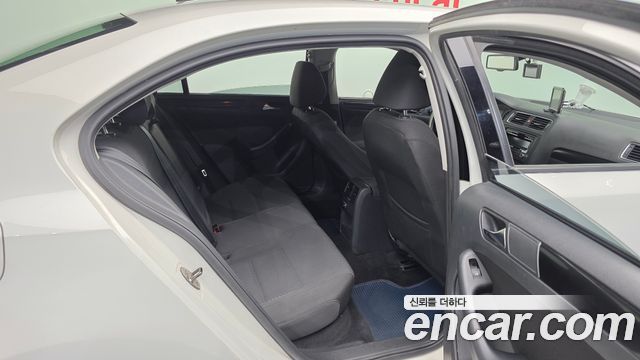 Volkswagen Jetta 2011 — photo 12