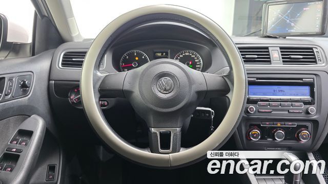 Volkswagen Jetta 2011 — photo 13
