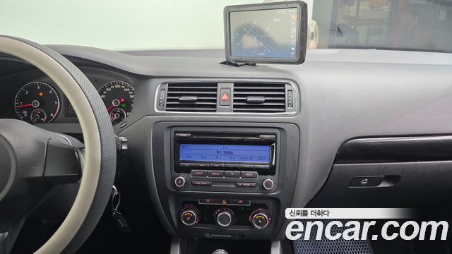 Volkswagen Jetta 2011 — photo 14