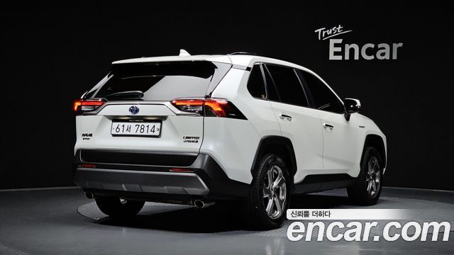 Toyota RAV4 2019 — photo 2