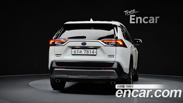Toyota RAV4 2019 — photo 4