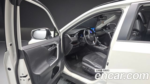 Toyota RAV4 2019 — photo 13