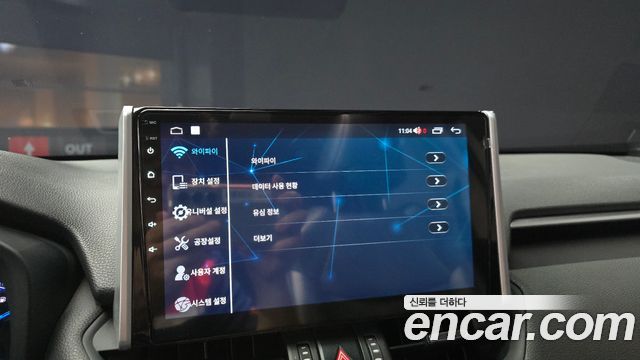 Toyota RAV4 2019 — photo 21