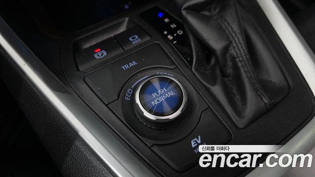 Toyota RAV4 2019 — photo 23