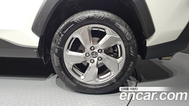 Toyota RAV4 2019 — photo 7