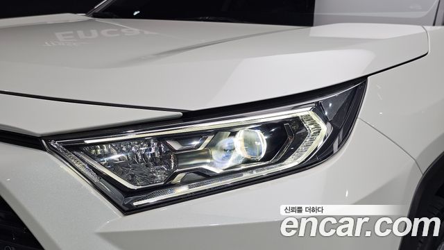 Toyota RAV4 2019 — photo 8