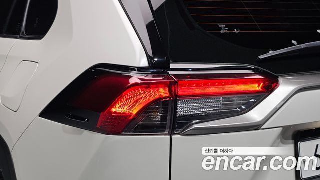 Toyota RAV4 2019 — photo 9