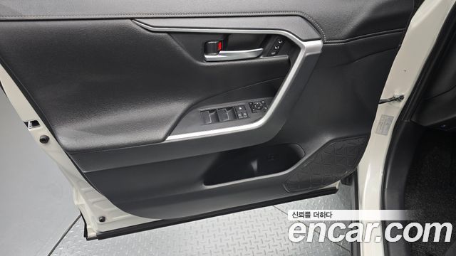 Toyota RAV4 2019 — photo 14