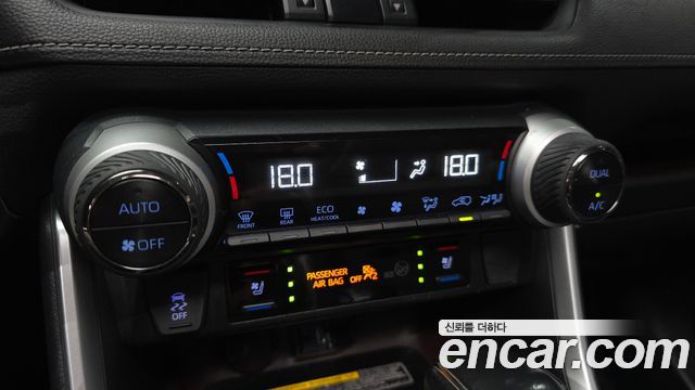 Toyota RAV4 2019 — photo 27